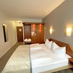 Senscity Spandau Otel 3*